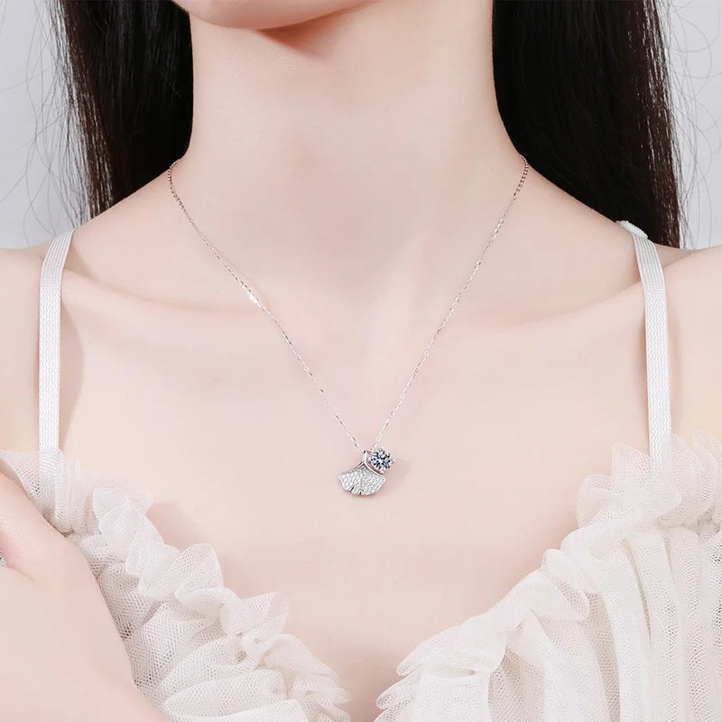 JoyceJelly S925 Sterling Silver 1ct VVS D Color 8H8A Cut Moissanite Diamond Necklaces Gingko Leaf Pendant Girls Clavicle Chain