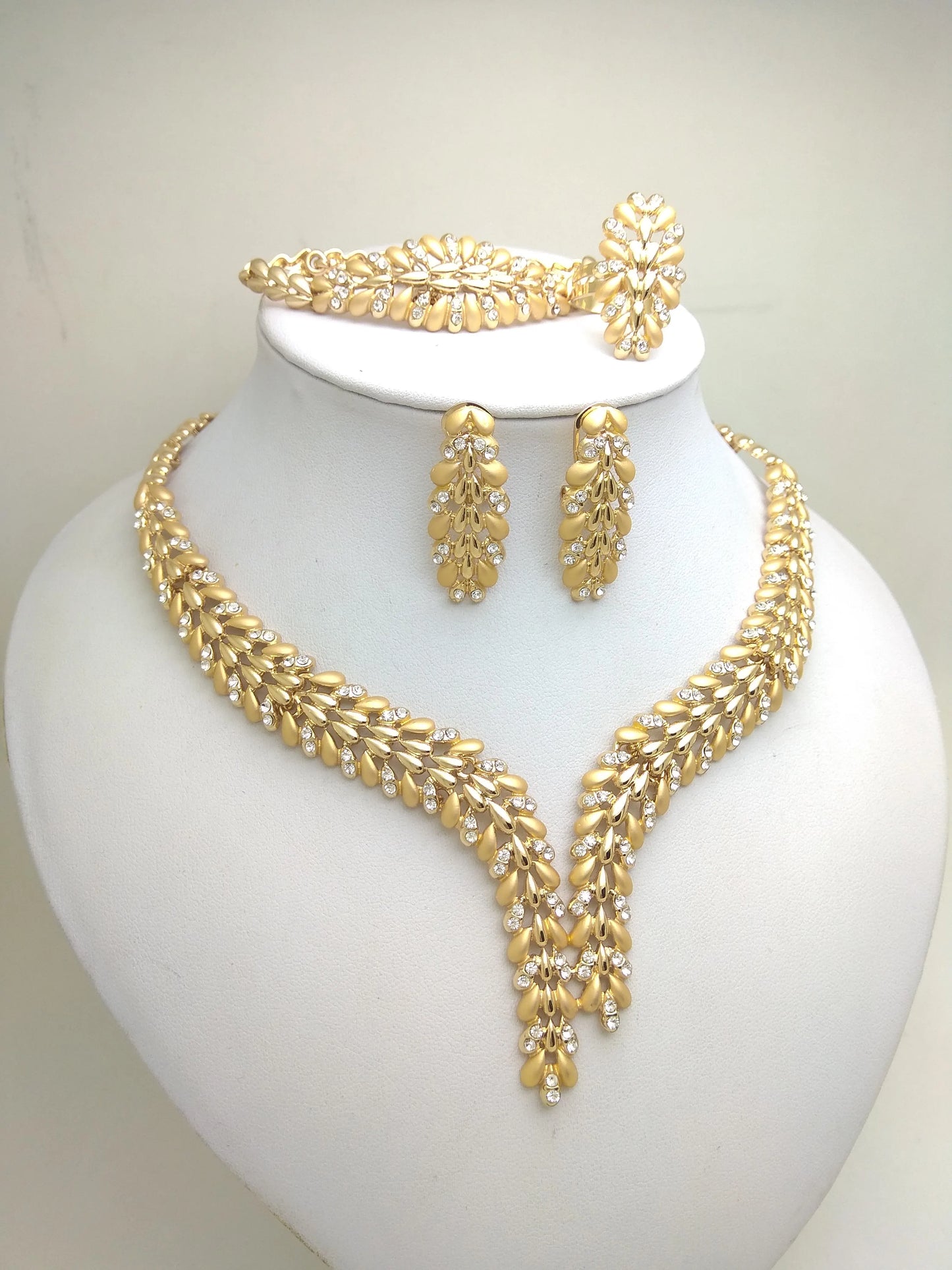 Kingdom Ma Indian Bridal Jewelry Set for African Fashion For Women Necklace Earrings Dubai African Necklace Earrings Gold Plated